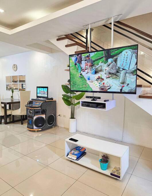 Homey & Spacious With Private Plunge Pool Ktv Near Smtela Angeles Buitenkant foto
